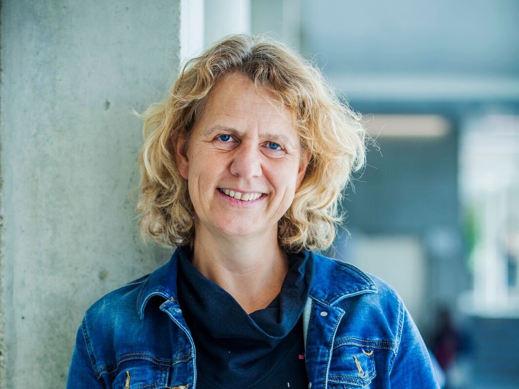 Effective practices in probation supervision by Jacqueline